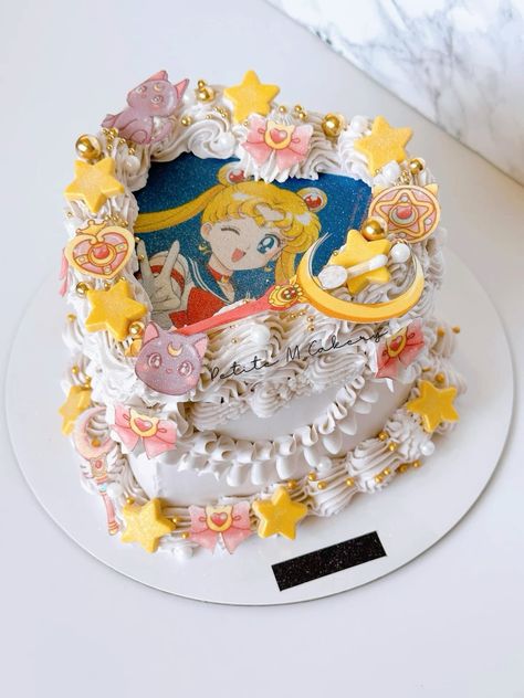 Patisserie, Sailor Moon Birthday Party Ideas, Sailor Moon Cake, Pasteles Aesthetic, Moon Party Ideas, Sailor Moon Cakes, Sailor Moon Party, Sailor Moon Birthday, Funny Cakes