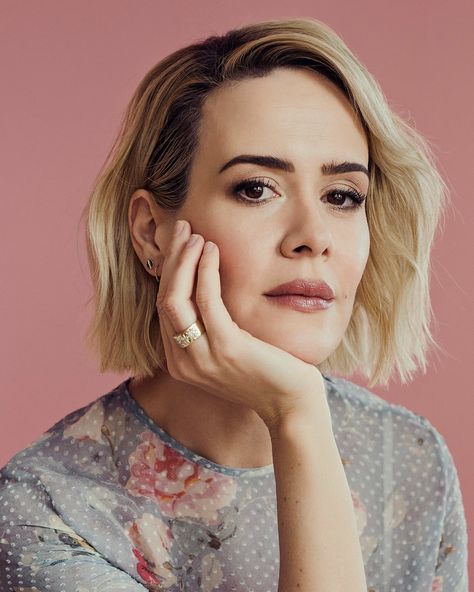 hair cut inspo. By Ryan Pfluger/The New York Times/Redux Financier, Richard Lawson, Nicky Larson, Sarah Paulson, Pretty Females, Girl Crushes, Woman Crush, Woman Painting, Inspirational Women