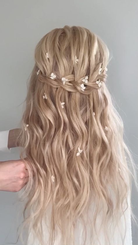 Waterfall Braid Prom, Braid Hairstyle Ideas, Waterfall Braid Hairstyle, Easy Trendy Hairstyles, Waterfall Hairstyle, Bridal Hair Down, Wedding Hairstyles Bridesmaid, Simple Bridesmaid Hair, Guest Hair