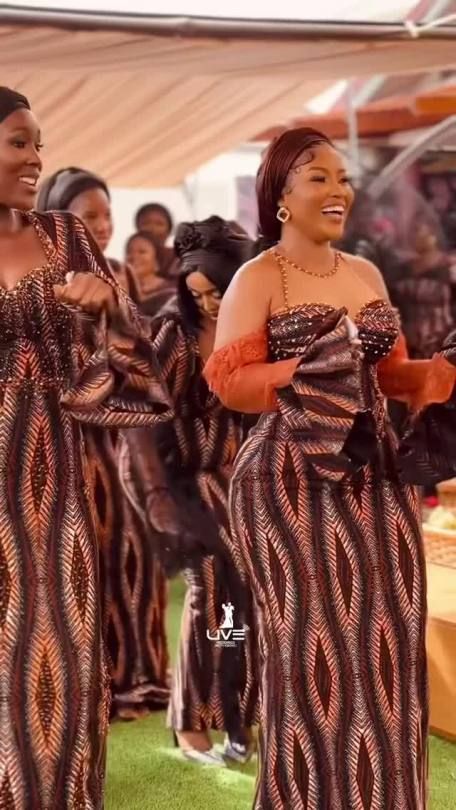 Beautiful Ankara Gowns, Ghanaian Wedding, Couples African Outfits, African Bridal Dress, Nigerian Lace Styles Dress, African Wedding Attire, Style Africain, African Fabric Dress, Ghanaian Fashion