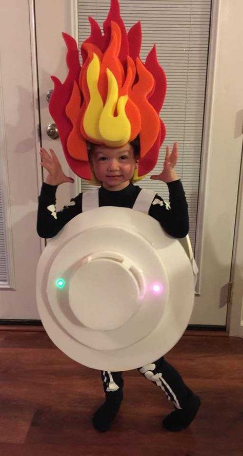 Halloween 2014 - The Smoke Detector - Imgur Halloween Infantil, Carnaval Costume, Clever Halloween, Clever Halloween Costumes, Homemade Halloween Costumes, Manualidades Halloween, Halloween 2014, Halloween Costume Contest, Homemade Halloween