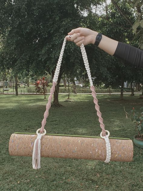 Lucet, Yoga Strap Macrame, Macrame Yoga Mat Holder, Macrame Yoga Mat Strap, Simpul Makrame, Meditation Accessories, Yoga Mat Strap, Macrame Knots Pattern, Macrame Wall Hanging Diy