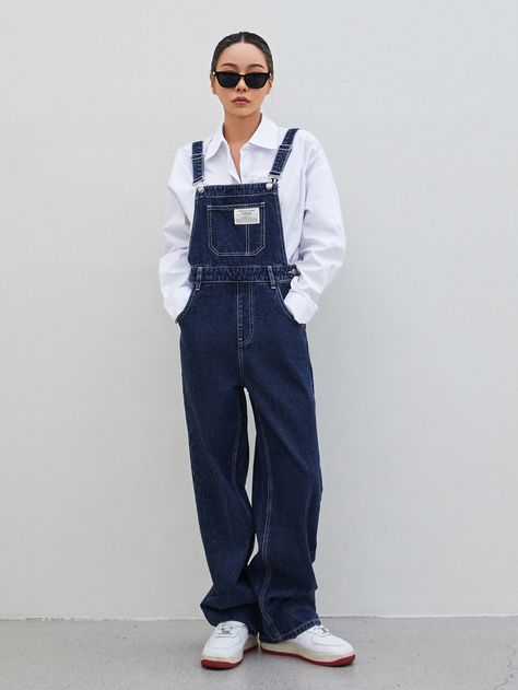 Jeans Overall Outfit, Salopette Outfit, Jean Overall Outfits, Overalls Outfit Aesthetic, Denim Overalls Outfit, Baggy Dungarees, Denim Shorts Outfit Summer, Dungaree Outfit, Overalls Outfit