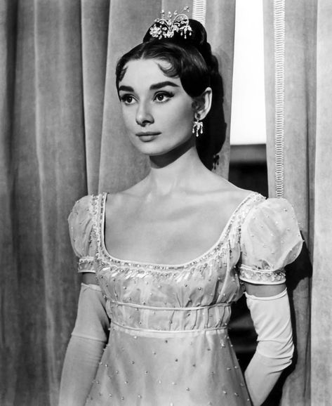 Aubrey Hepburn, Estilo Marilyn Monroe, Empress Josephine, Audrey Hepburn Photos, Audrey Hepburn Style, Hepburn Style, Vintage Hollywood, Classic Beauty, Vintage Beauty