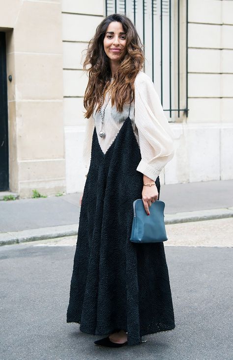 Shirt Over Dress, 90s Slip Dress, 90s Trends, Fresh Fashion, Hipster Shirts, Christy Turlington, White Outfit, Looks Black, Outfit Trends