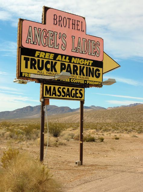 Ghost Towns, Abandoned Houses, White Trash Party, Trash Party, Derelict Places, Entrance Sign, Vintage Americana, Road Trip Usa, Abandoned Places