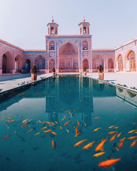 Pink Mosque, Mata Air, Iran Tourism, Shiraz Iran, Cai Sălbatici, Iran Culture, Iran Pictures, The Shah Of Iran, Iranian Architecture