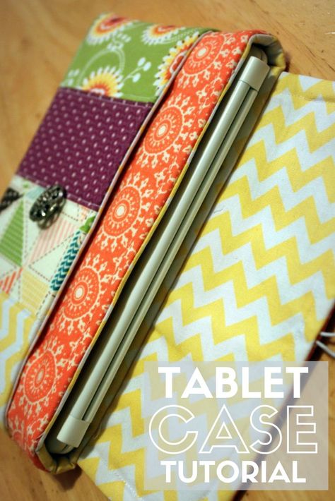 A Fabric Case Sewing Pattern for an iPad Mini or Kindle fabric case an iPad Mini or Kindle Case. This pattern fits most smaller tablets. #thecraftyblogstalker #tabletcase #diytabletcase #sewingtutorial Couture, Molde, Kindle Case Diy, Kindle Case Pattern, Tablet Cases Diy, Tablet Case Pattern, Ipad Case Pattern, Ipad Case Diy, Sewing Makeup Bag