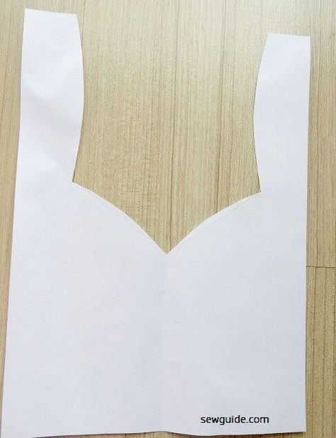 Sweetheart Neckline {5 types} & The best way to sew a Sweetheart neck for your dress - Sew Guide Upcycling, Couture, Diy Sweetheart Neckline Top, Neckline Pattern Ideas, Sweetheart Neckline Pattern Drafting, Sweetheart Neckline Top Pattern, Sweetheart Neckline Sewing Pattern, Sweetheart Top Pattern, Simple Neckline Designs