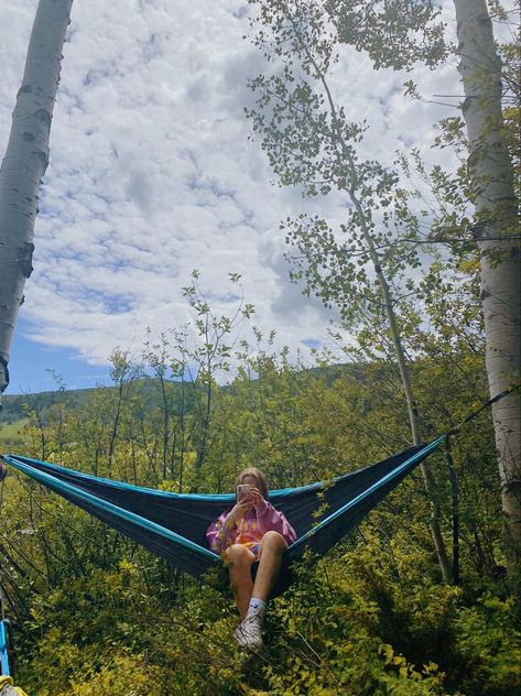 hammock picture Cute Hammock Pics, Camping Poses Photo Ideas, Hammock Instagram Pictures, Hammock Aesthetic Summer, Hammock Pictures Instagram, Hammocking Aesthetic, Hammock Pics, Camping Instagram Pictures, Hammock Photoshoot