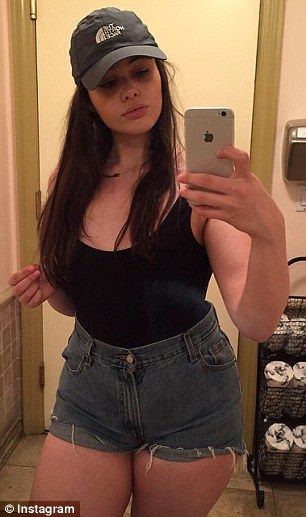 Plus-size model 'Barbie' Ferreira slams her Twitter haters | Daily Mail Online Barbara Ferreira, Jeans Cheap, Barbie Ferreira, Dress Sweater, Looks Plus Size, Clothes Shopping, Look Plus, Plus Size Models, Plus Size Fashion For Women