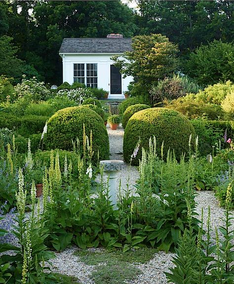 Page Dickey garden in Outstanding American Gardens Garden Structures, Formal Gardens, American Garden, English Cottage Garden, Garden Architecture, Garden Photography, White Gardens, Gorgeous Gardens, Country Gardening