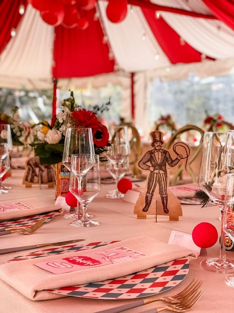 Circus Bridal Shower Theme, Circus Theme Dinner Party, Circus Theme Table Centerpieces, Circus Table Setting, Vintage Circus Centerpieces, Circus Table Decor, Vintage Circus Party Decorations, Circus Dinner Party, Classy Circus Theme Party