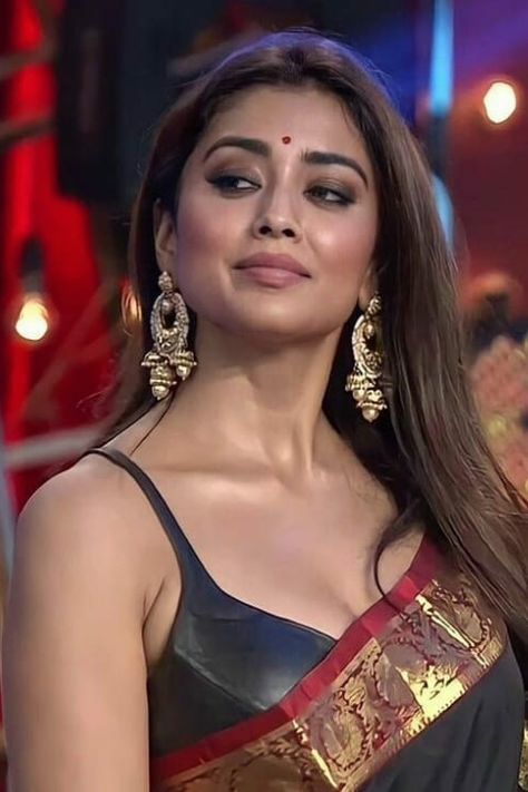 64 Unseen Photos Of South Indian Actress Shriya Saran Which Shows Her Crazyness In South Indian Industry Glamour Beauty, Beautiful Smile Women, Indian Celebrities, South Indian Actress, Beautiful Bollywood Actress, Beautiful Women Videos, Cute Beauty, Indian Beauty Saree, Indian Actress