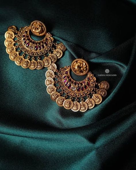 Chettinad Jewellery - A Mesmerizing Jewellery Selection For South Indian Brides! | WeddingBazaar Pearl Cluster Earrings, Antique Necklaces Design, Peacock Earrings, Chandbali Earrings, Jewelry Photoshoot, Multicolor Earrings, Traditional Earrings, Antique Jewelry Indian, South Indian Jewellery