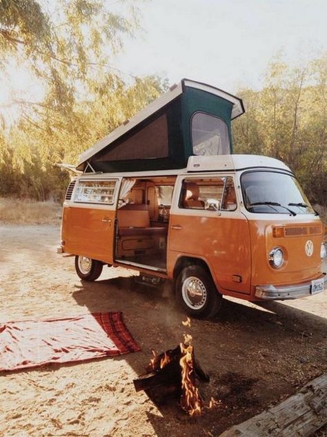 Rise and Shine (31 Photos) - Suburban Men Combi Hippie, Vw Buzz, Kombi Hippie, Kombi Trailer, Pop Top Camper, Kombi Motorhome, Van Vw, Camping Van, Kombi Home