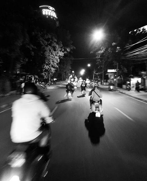 Night Ride City Rollin' Sport Bikes, Night Ride, Ni Idea, City Night, Im Going Crazy, Going Crazy, Concert, Quick Saves