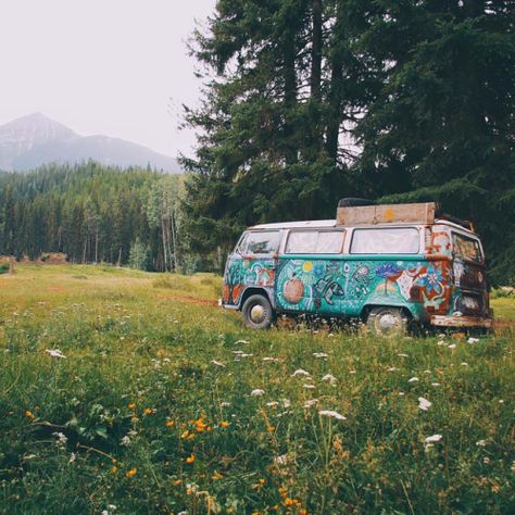 Hippie Van Life, Combi Hippie, Mundo Hippie, Kombi Home, Volkswagen Van, Hippie Bus, Combi Volkswagen, Hippie Aesthetic, Vw Vintage