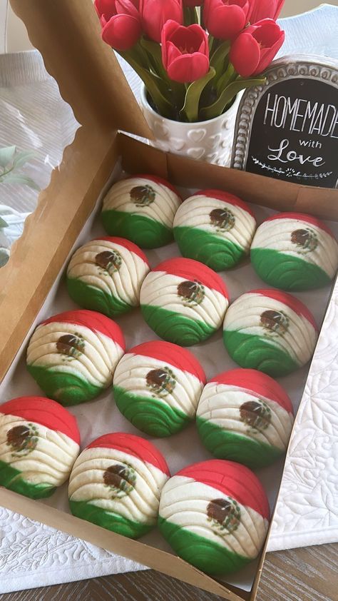 Mexico Desserts, Halloween Conchas, Mexican Christmas Desserts, Christmas Conchas, Mexican Christmas Food, Mexican Conchas, Party Snack Table, Desserts Aesthetic, Mexican Bakery