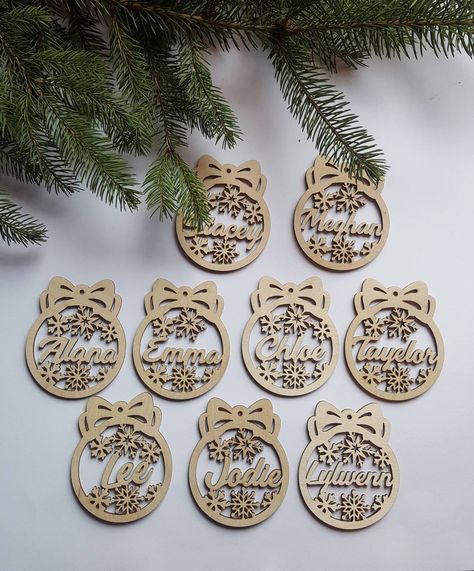 Cut Snowflakes, Laser Cut Snowflake, Name Ornaments, Wooden Christmas Crafts, Xmas Baubles, Wooden Christmas Decorations, Tree Custom, Wooden Snowflakes, Christmas Gift Decorations