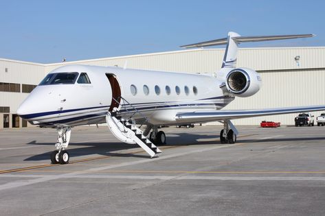 I flew on a $61.5 million Gulfstream G550 - Business Insider Jet Pribadi, Gulfstream G550, Executive Jet, Private Jet Plane, Private Jet Interior, Flying First Class, Luxury Jets, Private Aircraft, Luxury Private Jets