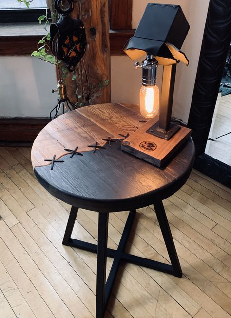 Unique Accent Tables, Reclaimed Wood Side Table, Reclaimed Wood Siding, Unique Side Table, Wood Furniture Diy, Woodworking Plans Diy, Cool Woodworking Projects, Side Table Wood, Metal Furniture