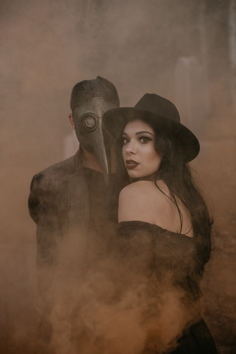 Spooky Halloween couples shoot in Idaho Springs, Colorado #smokebombs #pumpkins #smokephotography #moodyedit Kat Blackthorne, Halloween Shot Ideas, Halloween Styled Shoot, Spooky Pictures, Colorado Destination Wedding, Horror Photography, Halloween Couples, Halloween Photography, Budoir Photography