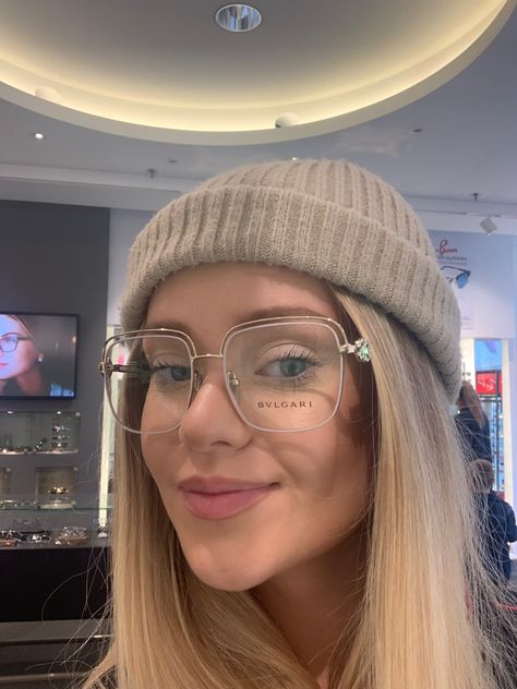 Glasses 2023 Trend Women Round Face, Big Cute Glasses, Big Glasses Frames For Women, Trendy Eye Glasses 2023, Glasses Inspo Trendy, Big Frames Glasses, Glasses Style 2023, Stylish Glasses Women, Trendy Glasses 2023