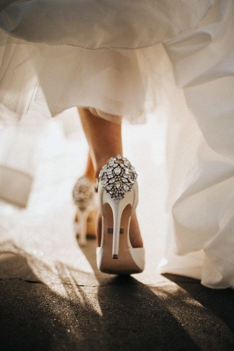 Bridal Shoe Photography, Bridal Shoes Photography, Unique Bridal Poses, Wedding Details Photography The Bride, Wedding Shoe Pictures, Wedding Shoes Photo, Detail Wedding Photography, Wedding Shoe Photography, Wedding Photo Details