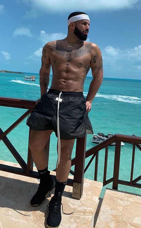 Here's Drake's Response to Claims He Underwent Plastic Surgery to Get a 6-Pack Drake Rapper, Drake Aesthetic, Champagne Papi, Lil Boosie, Drake Photos, Drizzy Drake, Drake Drizzy, Drake Wallpapers, Joe Budden