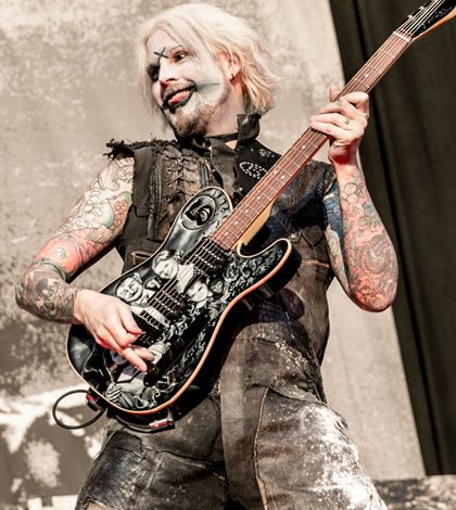 “We’re treating it as a big Zombie party” – an interview with John 5 John 5 Guitarist, Dimebag Darrell, Motley Crüe, White Zombie, Pixie Cut With Bangs, Zombie Party, John 5, Kool Kids, Ace Frehley