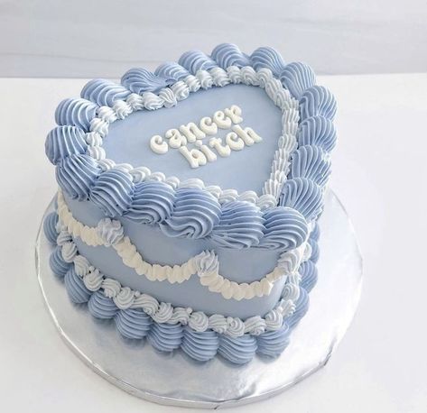 Lavender Vintage Cake, Pastel Heart Cake, Heart Cake Simple, Cake Inspo Simple, Zodiac Cake Birthday, Shades Of Blue Cake, Zodiac Birthday Cake, Blue Cake Ideas, Zodiac Cakes