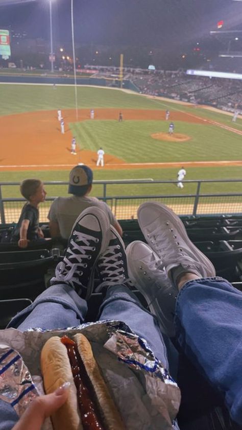 Dodger Game Couple, Baseball Aesthetic Pictures, Aesthetic Baseball Game Pics, Cute Baseball Game Pictures, Football Stadium Picture Ideas, Baseball Game Aesthetic Couple, Baseball Game Astethic, Baseball Game Poses Instagram, Dodger Game Picture Ideas