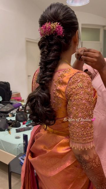 Traditional Tamil Hairstyles, Wedding Messy Braid Hairstyles, Ponytail Hairstyles For Lehenga, Hairstyles For Langa Voni, Lehenga Dresses Indian, Messy Hairstyles For Saree, Sreemantham Hairstyles Indian, Easy Braided Hairstyles For Wedding, Reception Hairstyle For Saree