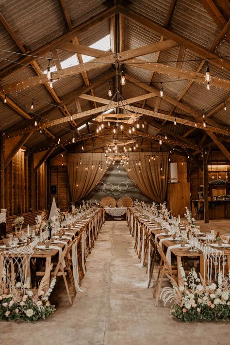 Rustic Wedding Decorations, Country Western Wedding, Western Themed Wedding, Boho Wedding Inspo, Country Barn Weddings, Rustic Boho Wedding, Barn Wedding Decorations, Country Theme Wedding, Dream Wedding Venues