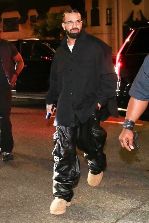 Drake's Obsessed With Trash-Bag Pants & Horse-Hoof Shoes Drake Shirt Outfit, Drake Outfits Fashion, Concert Outfit Cargo Pants, Drake Shoes, Drake Fits, Drake Outfit, Drake Outfits, Drake Style, Drake Concert Outfit