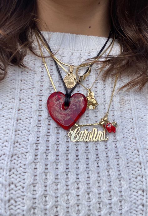 Chunky Necklace Outfit, Minimalist Jewelry Rings, Big Heart Necklace, Big Pendant Necklace, Charm Necklace Diy, Chunky Gold Jewelry, Chunky Gold Necklaces, Red Heart Necklace, Necklace Outfit