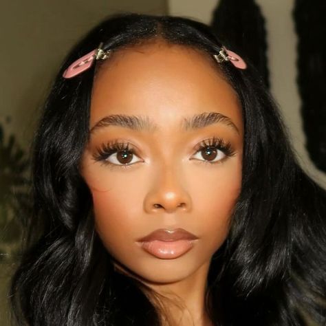 Make Up On Brown Eyes, Makeup Beat Black Women, Cute Makeup Looks Simple, Soft Makeup Routine, Black Girls Makeup Looks Natural, Makeup Inspiration Black Women, Natural Makeup Inspo Pics, It Girl Makeup Look, Dewy Makeup Black Women