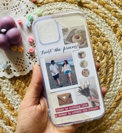 Customised Phone Case Aesthetic, Mobile Case Diy, Bff Phone Cases, Couples Phone Cases, Diy Phone Case Design, Phone Case Diy Paint, Friends Phone Case, Wallpaper Funny, Vintage Phone Case