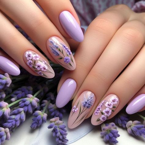 Loveshackfancy Inspired Nails, Nails With Lavender Flowers, Lilac French Tip Nails With Flowers, Wisteria Nail Art, Lilac Flower Nails, Purple Flowers Nails, Bridgerton Nails Ideas, Wisteria Nails, Lavender Flower Nails