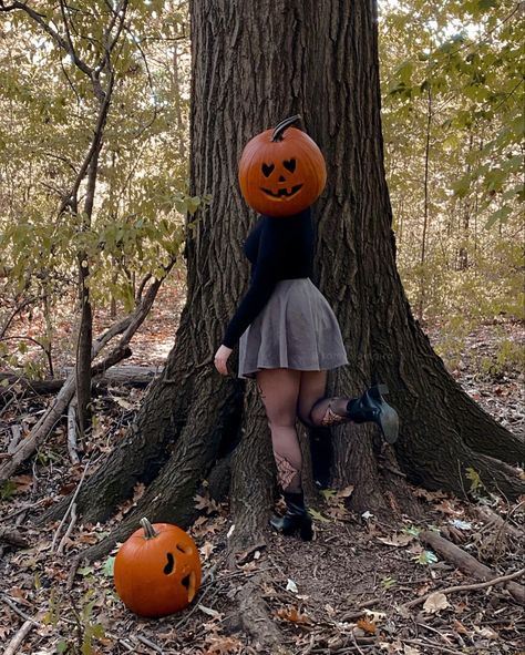 Girly Halloween Photoshoot, Pumpkin Head Photoshoot One Person, Plus Size Pumpkin Head Photoshoot, Pumpkin Head Outfit Ideas, Plus Size Halloween Photoshoot, Pumpkin Head Photoshoot Ideas, Halloween Boudier Pics, Halloween Photoshoot Women, Pumpkin Head Costume