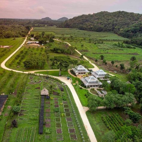 Calling all foodies: plan your next getaway to a resort that takes farm-to-table to the next level. Permaculture, Farm Resort Design Plan Layout, 10 Acre Farm Layout, Agrotourism Ideas Farms, Farm Resort Ideas, Beautiful Farms, Farm Planning, Farm Tourism, Farm Resort