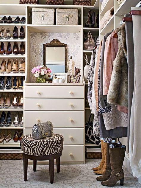 These gorgeous, spacious closets may just inspire you to convert a room in your house into your very own closet and dressing room combo. Genius storage, beautiful finishes, comfy seating, and well-placed lighting make these stylish spaces dream-worthy. Walk In Closet Small, Small Walk In Closet, Organizar Closet, Closet Vanity, Dressing Room Closet, Dream Closet Design, Beautiful Closets, Closet Room, Dream Closets