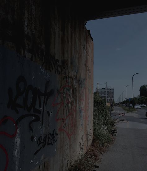 Dark City Street Aesthetic, Graffiti Dark Aesthetic, Unsafe Aesthetic, Grunge Street Aesthetic, Dark Graffiti Aesthetic, City Graffiti Aesthetic, Grunge Life Aesthetic, Dark Streets Aesthetic, Street Grunge Aesthetic