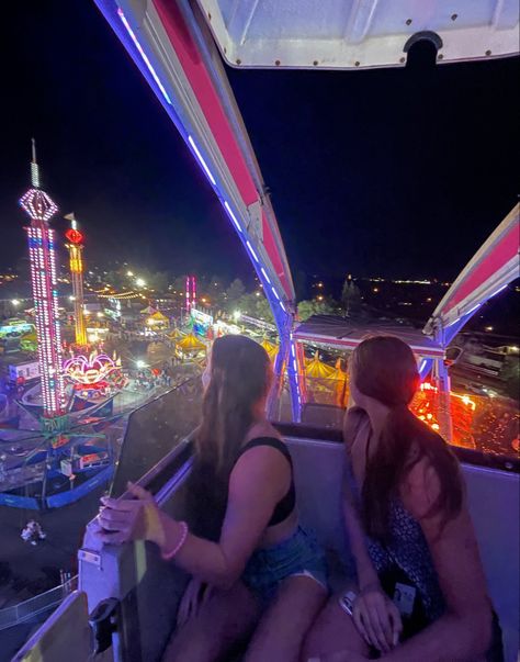 Ferris Wheel Pictures Friends, Fairs Wheel Aesthetic, Carnival Summer Aesthetic, County Fair Pictures, Pictures To Take At The Fair, Carnival Astethic, Aesthetic Carnival Pictures, Carnival Photo Ideas, Fair Photo Ideas