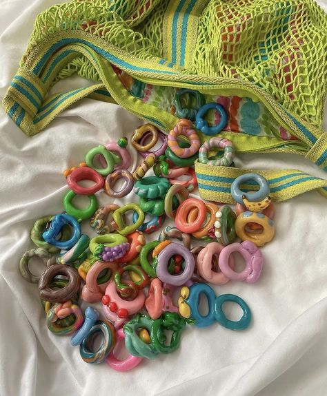 Fimo, Homemade Rings Aesthetic, Chunky Wire Rings, Funky Rings Clay, Chunky Colorful Jewelry, Rings Aesthetic Chunky, Fimo Ring Ideas, Chuncky Rings, Air Dry Clay Rings