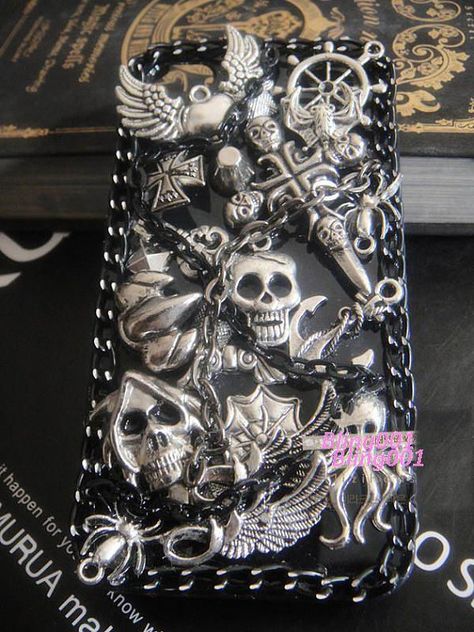 Homemade Phone Cases, Iphone Cases Bling, Chunky Accessories, Skull Rock, Customized Phone Covers, Diy Bling, Bling Phone Cases, Decoden Phone Case, Goth Accessories