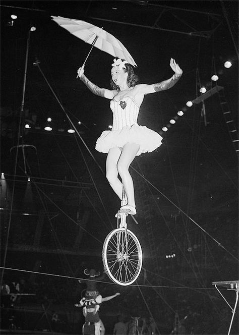 Vintage Circus Performers | circuses Circus Vintage Photos, 1920s Circus Performer, Vintage Circus Photography, Vintage Circus Acrobat, Vintage Circus Performers Costumes, Vintage Circus Aesthetic Outfit, Strange Old Photos, Vintage Carnival Aesthetic, Victorian Circus Aesthetic