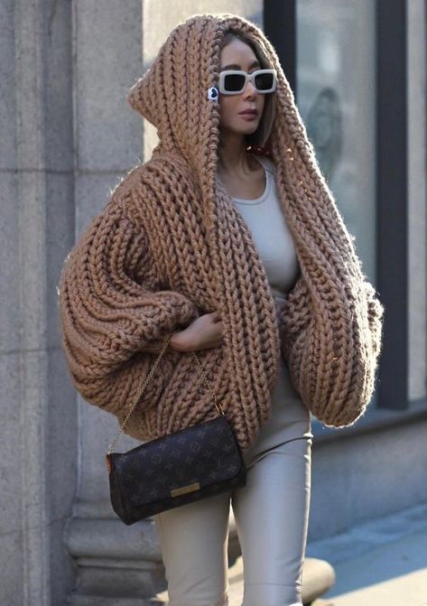 Winter Outfit Trends, Easy Beginner Crochet Patterns, Crochet Sweater Dress, Trendy Outfits Winter, Gilet Long, Trendy Sweaters, Trendy Winter, Crochet Coat, Crochet Fashion Patterns