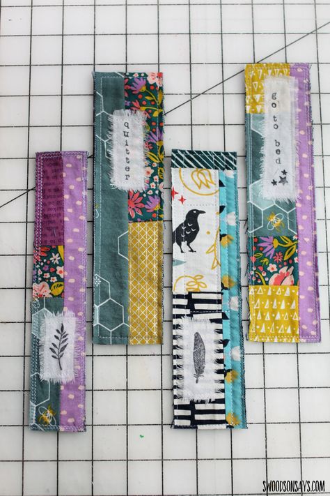 Sewing Bookmark Pattern, Cloth Bookmarks Handmade, Upcycling, Couture, Fabric Scrap Bookmarks, Fabric Bookmarks Diy How To Make, Book Mark Sewing Pattern, Quilted Small Projects, Scrap Fabric Bookmarks